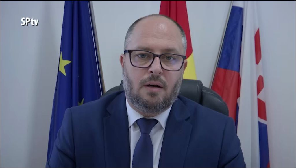 Újévi Köszöntőt Mond Soóky Marián